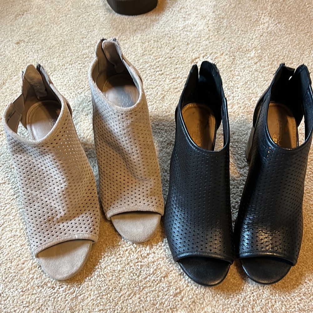 EUC 2 Pair of Aerosoles High Frequency sandals!!😃